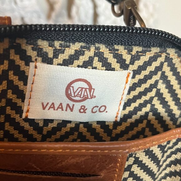 Vann & CoPrism Herringbone Cellphone Crossbody Wallet Purse - Picture 2 of 16